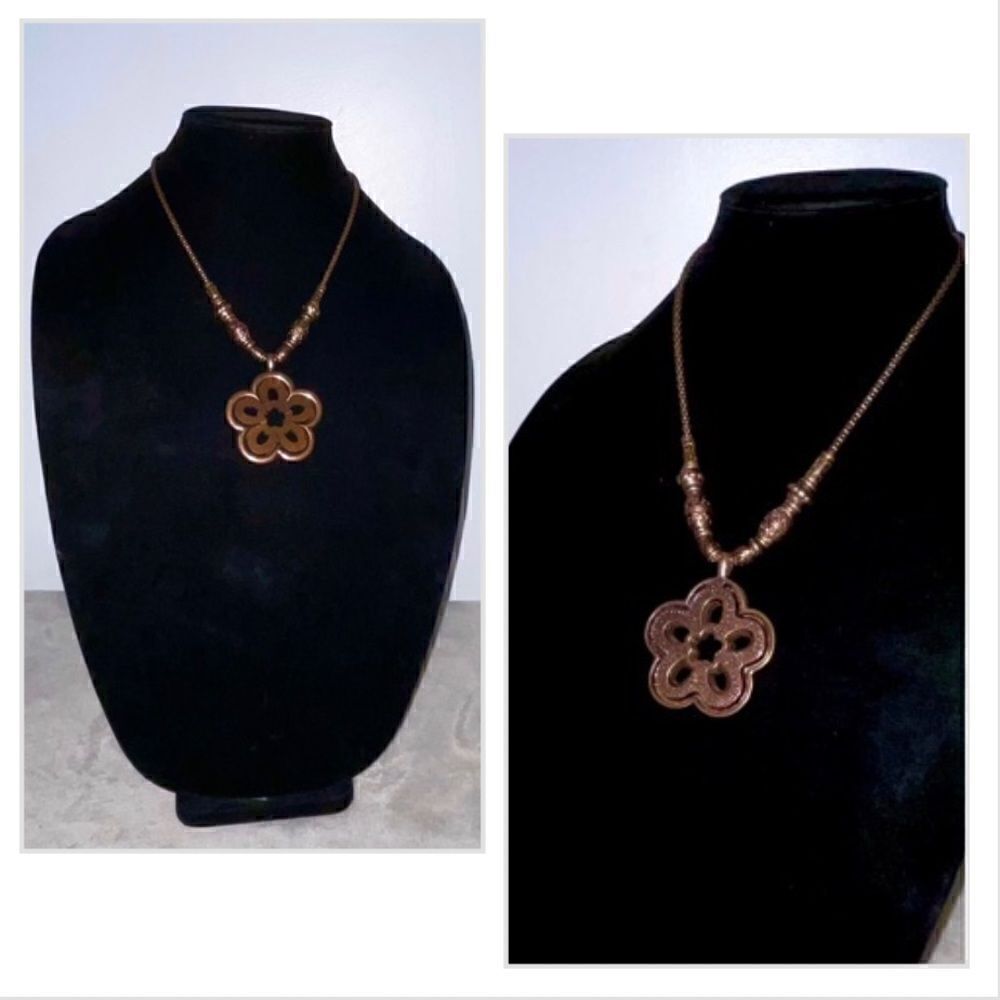 Beautiful Copper & Wood Flower Power Necklace Reversible - Picture 9 of 10